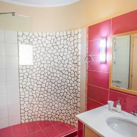 Apolis Superior Villa